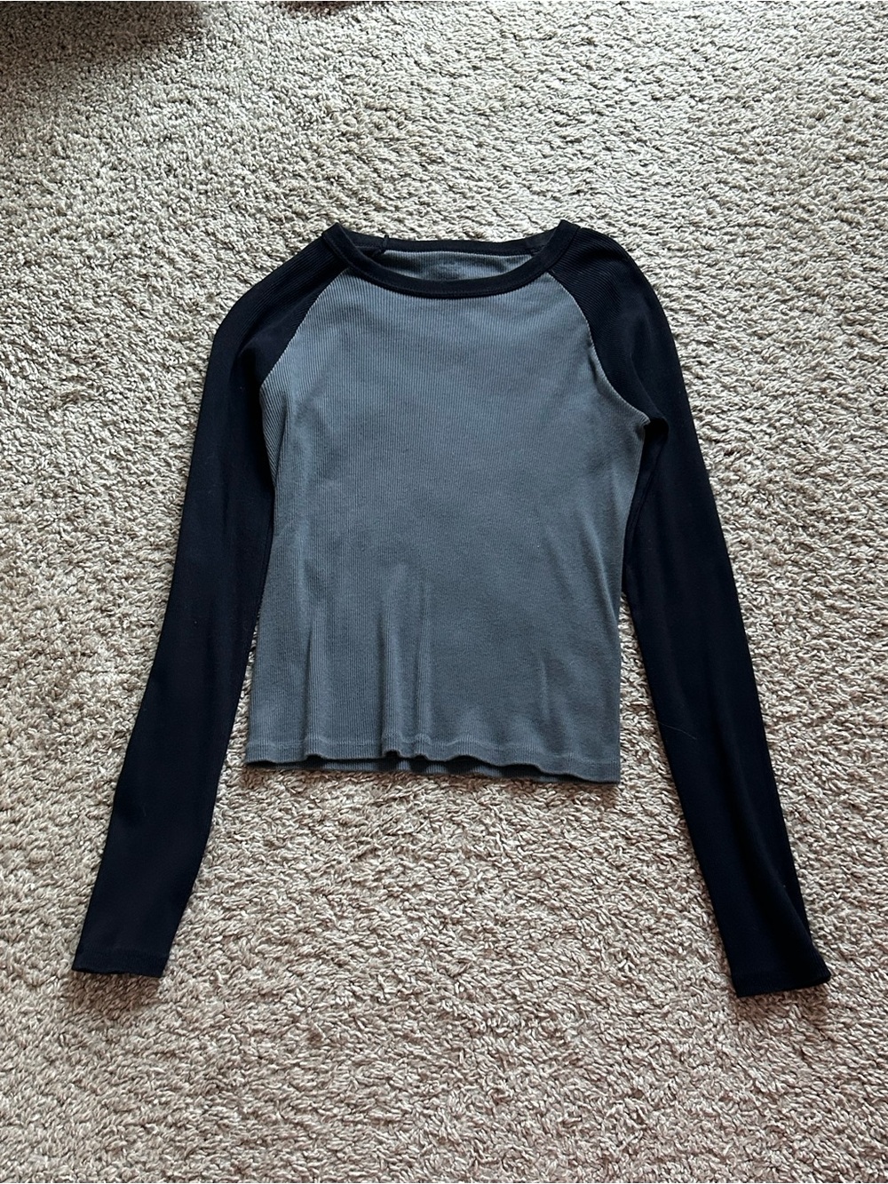 brandy melville long sleeve bella top